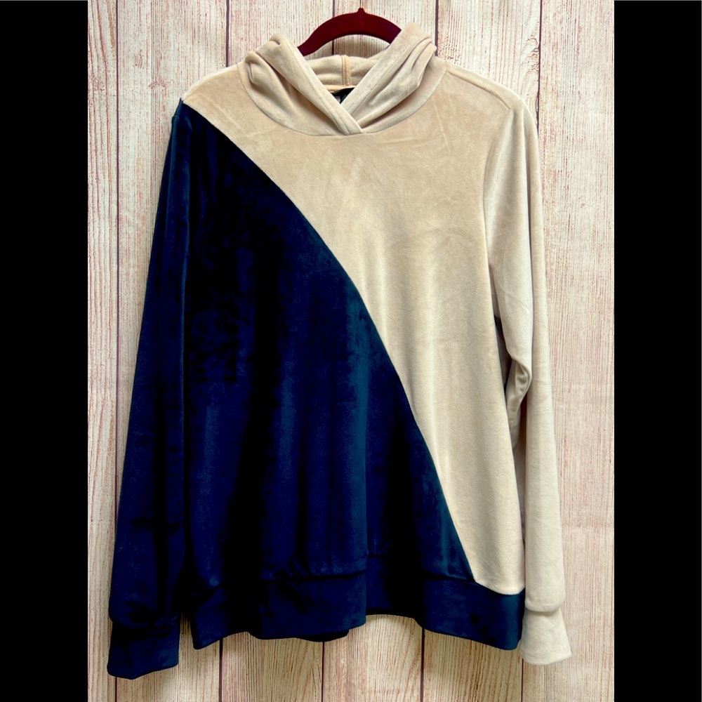 Torrid Black and Lt Peach velour hoodie-Super Soft!